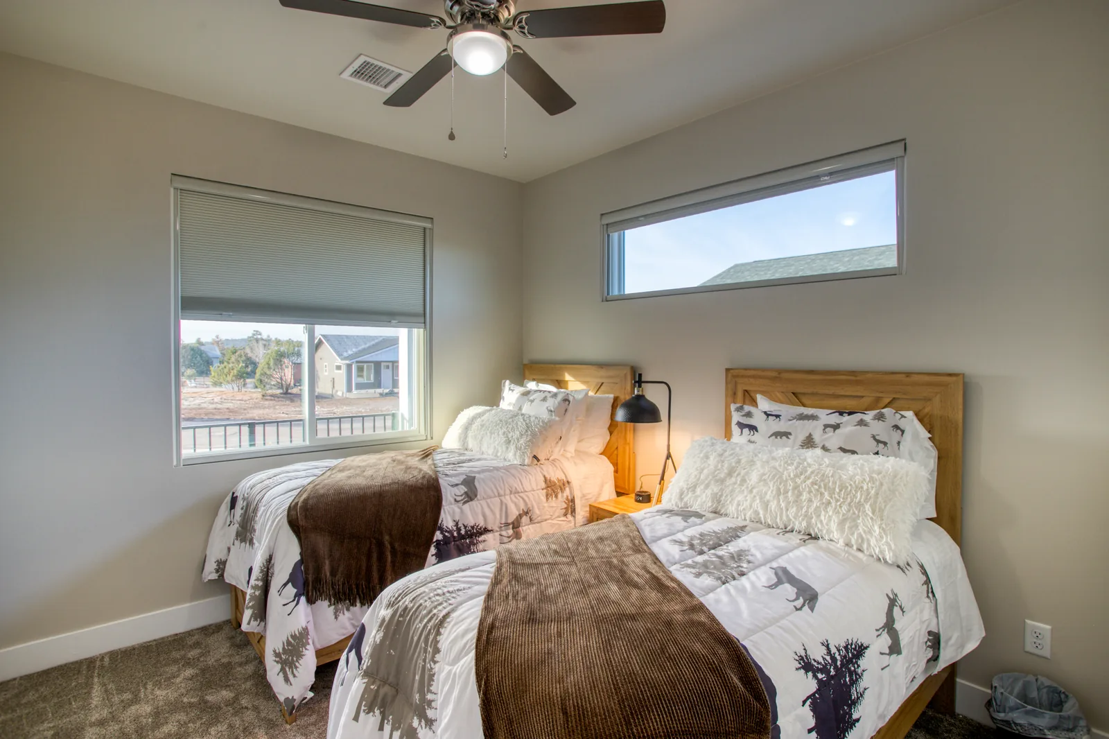 Third bedroom with two twin beds, ideal for kids
